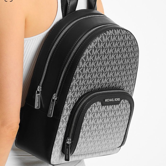Michael Kors Jaycee Medium Ombré Signature Logo Backpack
Black 
NWT - Picture 5 of 14